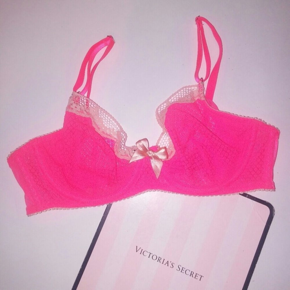 Victoria Secret Bra - Picture 1 of 3
